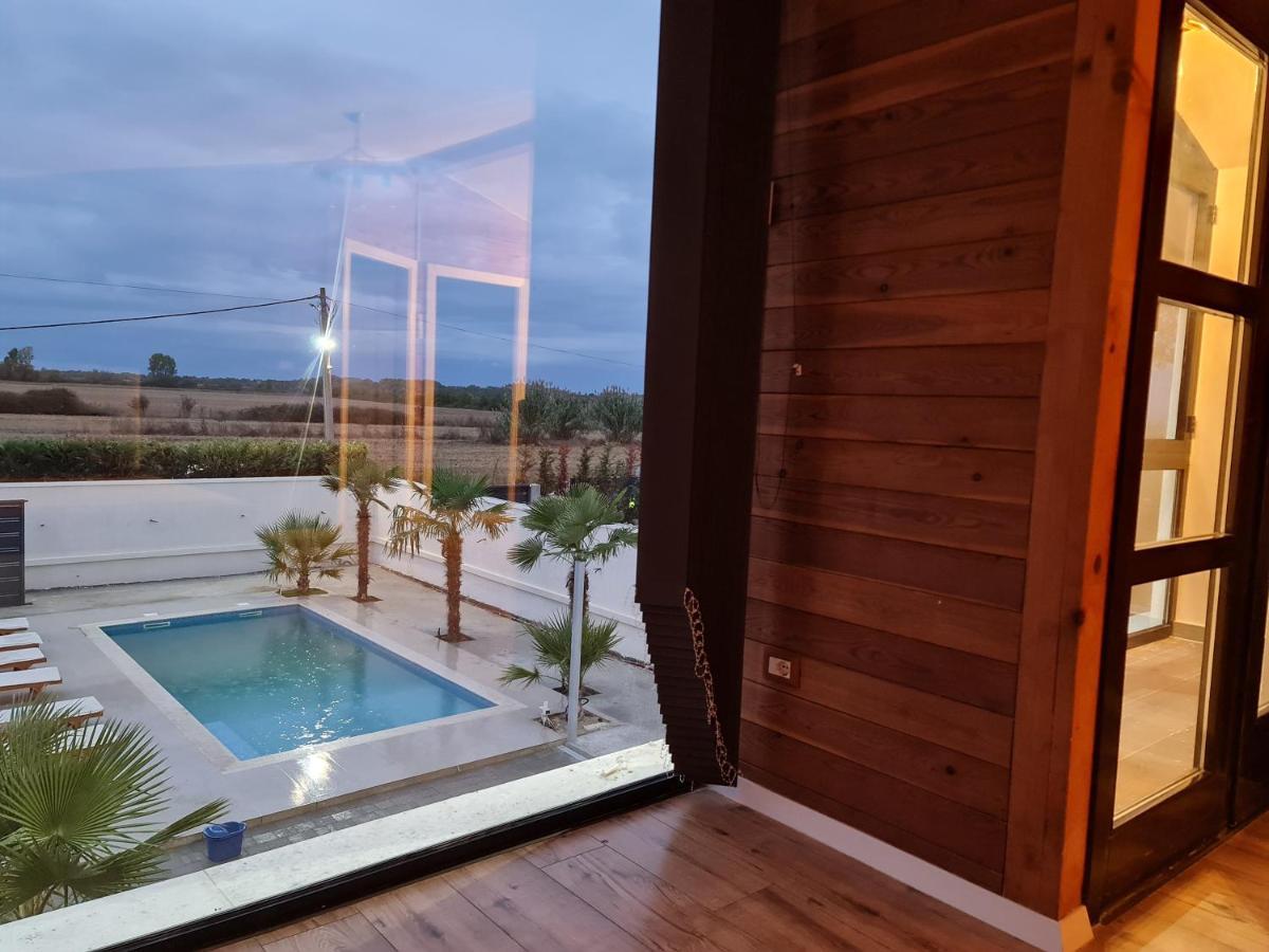 Isea Wood Villa Rrushkull  Bagian luar foto