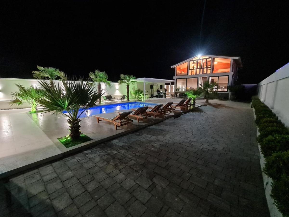 Isea Wood Villa Rrushkull  Bagian luar foto