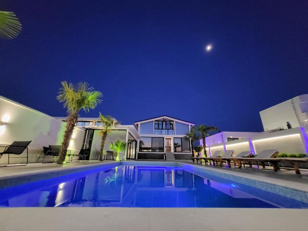 Isea Wood Villa Rrushkull  Bagian luar foto